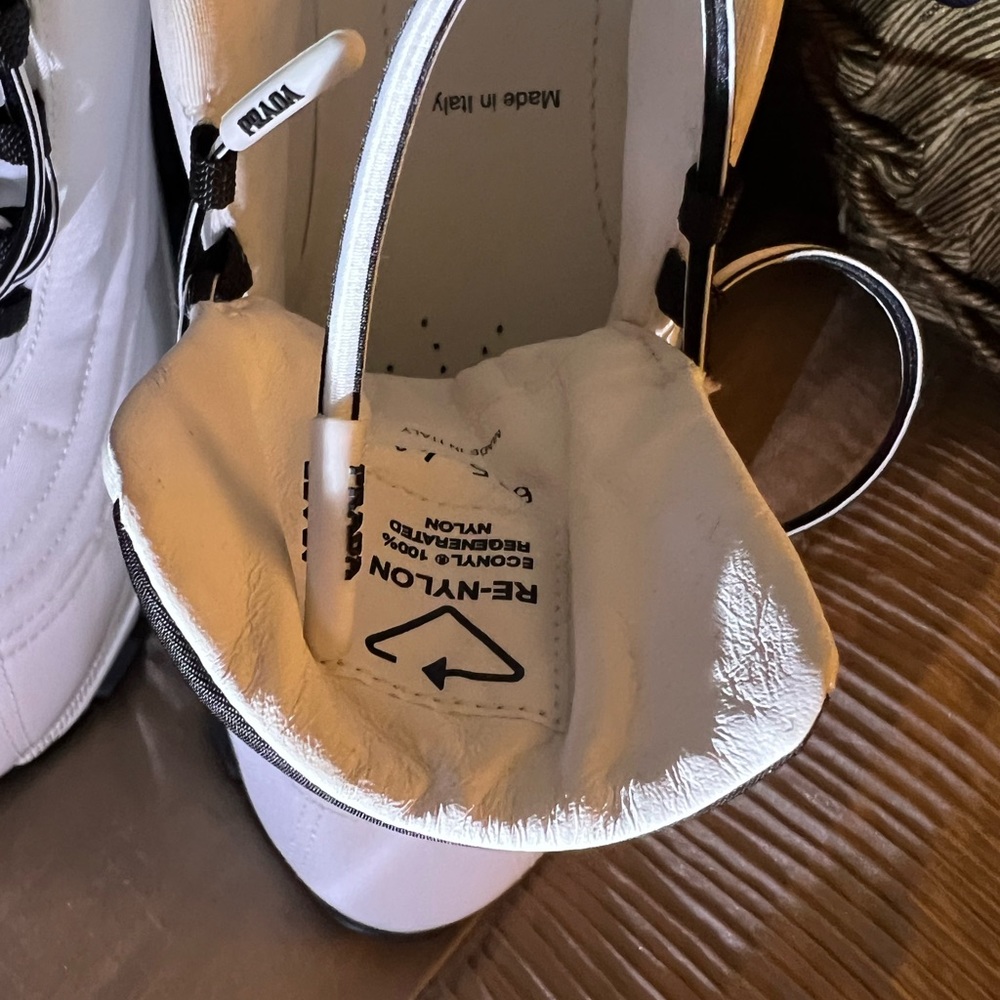 Authentic PRADA sneakers - Picture 3 of 15